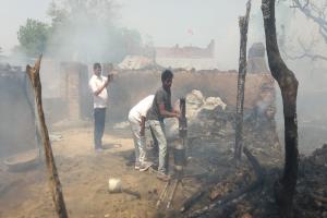 Ayodhya fire: बीराभारी में आग का कहर, आठ घर जले 