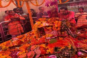 प्रयागराज: नवरात्र के अंतिम दिन मंदिरों में उमड़ी भक्तों की भीड़, मां सिद्धिधात्री का हुआ पूजन  
