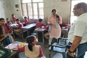 प्रतापगढ़ में बेसिक शिक्षा विभाग की बड़ी कार्रवाई, चार अवैध स्कूलों को कराया बंद, नौ को थमायी नोटिस