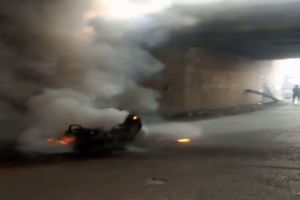 लखनऊ: गाड़ियों में आग लगने का सिलसिला जारी, मूंगफली मंडी के पास स्कूटी में लगी आग