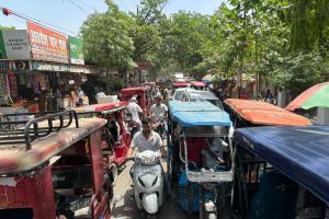 लखीमपुर खीरी: आधा किलोमीटर की दूरी तय करने में लग रहे 30 मिनट, हांफते रहे वाहन 