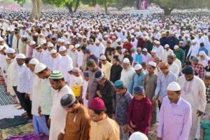 अमरोहा: सकुशल सम्पन्न हुई ईद की नमाज, ड्रोन से रखी गई नजर
