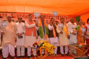 Kanpur: BJP प्रत्याशी रमेश अवस्थी के नामांकन में शामिल हुए डिप्टी सीएम केशव प्रसाद मौर्य, बोले- UP में सीटें जीतेंगे 80, विपक्षियों की जली रस्सी