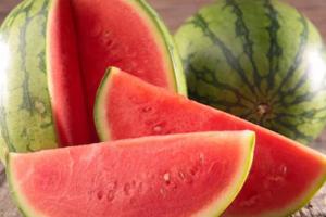 Watermelon: नहीं कर पाते हैं लाल और मीठे तरबूज की पहचान, अपनाएं ये आसान तरीका