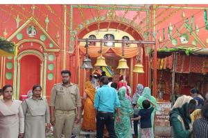 Chaitra Navratri 2024: फर्रुखाबाद में देवी मंदिरों में नवरात्र के पहले दिन भक्तों की भीड़...सुरक्षा व्यवस्था के पुख्ता इंतजाम