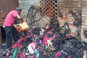 Farrukhabad Fire: छपाई कारखाने में लगी आग...लाखों का कपड़ा व उपकरण जलकर राख