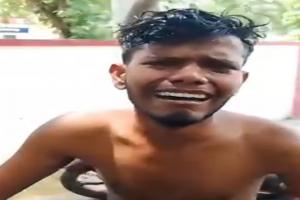 हरदोई: पुलिस ने SP अफिस के सामने आत्मदाह करने पहुंचे युवक को दबोचा
