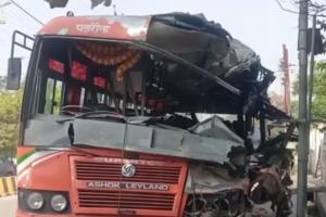 शाहजहांपुर: रोडवेज बस खड़े ट्रक में पीछे से घुसी, कुशीनगर की शिक्षक महिला की मौत...17 घायल