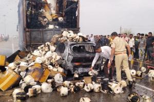 राजस्थान : सीकर में बड़ा हादसा, ट्रक और कार की टक्कर के बाद लगी आग में 7 लोगों की झुलसकर मौत