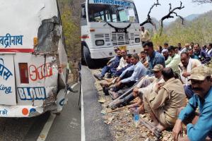 शाहजहांपुर: चुनाव ड्यूटी का सफर उत्तराखंड में हुआ खतरनाक, चालक की सूझबूझ से बची खुटार के 37 होमगार्डों की जान