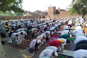 Eid-ul-Fitr 2024: प्रशासनिक व्यवस्था के बीच अदा की गई ईद की नमाज...मांगी अमन चैन की दुआ