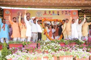 रामपुर : विपक्ष पर तीर चला गए भाजपा के राष्ट्रीय अध्यक्ष जेपी नड्डा, भाजपाइयों में भरी ऊर्जा...लोधी के लिए मांगे वोट   