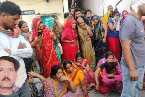 Kanpur Dehat: खाद्य तेल फैक्ट्री में ट्रक से कुचलकर सुपरवाइजर की मौत, आक्रोशित परिजनों ने 11 घंटे तक किया हंगामा
