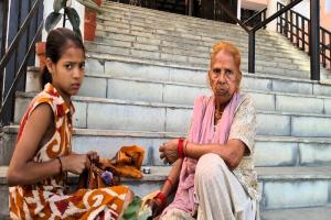 मुरादाबाद : स्पान्सरशिप योजना के लाभ को दादी संग चक्कर काट रही 10 साल की अवनी