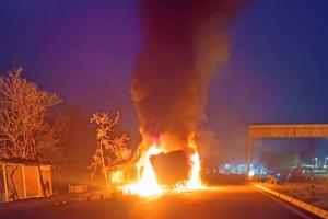 Kanpur Fire: टायर फटने के बाद ट्रक में लगी भीषण आग...तेज धमाके से ग्रामीण दहशत में आए, दमकल ने काबू पाया