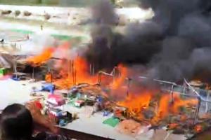 ब्रेकिंग - रामनगर: गिरिजा मन्दिर परिसर की दुकानों में लगी भीषण आग 