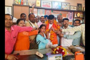 बहराइच: भाजपा सांसद प्रत्याशी से मुलाकात कर समस्या निस्तारण की मांग कर रहे शिक्षामित्र