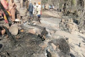 बलरामपुर: आग में जिंदा जलकर महिला की मौत, 30 परिवार तबाह