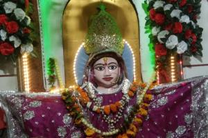 Kanpur Dehat: मां कुष्मांडा का पूजन कर गूंजी जय-जयकार; माता के चौथे स्वरूप के दर्शन को उमड़ी भक्तों की भीड़
