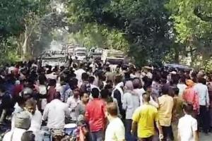 पीलीभीत: घर से बाहर निकले ग्रामीण पर तेंदुए ने किया हमला, गुस्साए ग्रामीणों ने टनकपुर हाइवे पर लगाया जाम