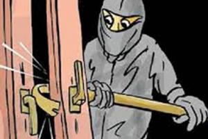 हल्द्वानी: अयोध्या गए बैंक मैनेजर, चोरों ने तोड़ दिया घर का ताला