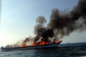 थाईलैंड की खाड़ी में जहाज में लगी भीषण आग, घबराए लोग समुद्र में कूदे...सभी 108 यात्री सुरक्षित 