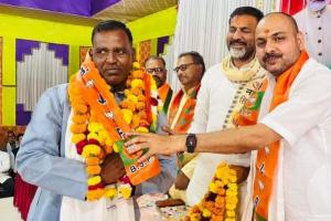 Lok Sabha Chunav 2024: सपा, बसपा, कांग्रेस नेताओं समेत अधिवक्ता BJP में हुए शामिल...भाजपा ने सियासी दलों को दिया झटका