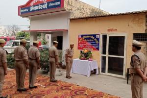 बदायूं: अग्निशमन विभाग ने मनाया सेवा स्मृति दिवस, पुलिस अधिकारियों ने शहीद हुए फायरकर्मियों को दी श्रद्धांजलि