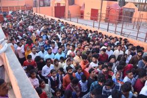 मुरादाबाद : नवरात्र के पहले दिन मंदिरों में जुटी भक्तों की भीड़, पूजा-अर्चना कर मांगा आशीर्वाद