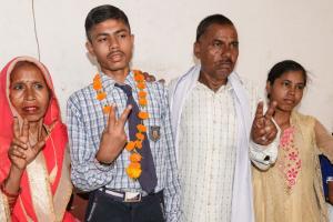 UP Board Result 2024: किसान के बेटे ने कानपुर में किया टॉप; बोले- 'सेना में जाकर करूंगा देश की सेवा'