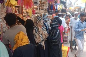 Fatehpur: ईद के लिए बाजारों में रौनक; खरीदारी हुई तेज, कपड़ों के साथ बढ़ी सेवई और सूतफेनी की डिमांड