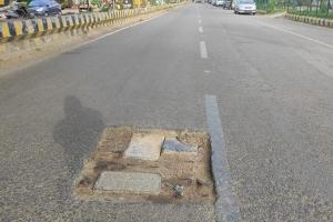 Bareilly News: पीएम मोदी के रोड शो के रूट पर कई जगह गड्ढे, नगर निगम के चीफ इंजीनियर ने देखीं मार्ग की व्यवस्थाएं