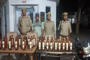 गोंडा में वाहन चेकिंग के दौरान पुलिस ने पकड़ी 40 बोतल अंग्रेजी शराब 