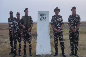 श्रावस्ती: एसएसबी कमांडेंट ने भारत- नेपाल सीमा का गश्त कर लिया सुरक्षा का जायजा 