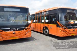लखनऊ: सिटी इलेक्ट्रिक बसों में यात्रियों के साथ बड़ा धोखा, किराया एसी का सफर कर रहे साधारण में 