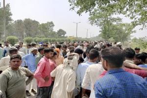 मुरादाबाद : गांव पहुंचे दोनों श्रमिकों के शव तो दहाड़ें मारकर रोने लगे परिजन, गमगीन माहौल में हुआ अंतिम संस्कार