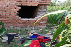 बहराइच: मकान में सेंध लगाकर हजारों की चोरी, चोरों ने पीछे से घर में लगाया सेंध