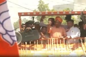 Video: मुख्यमंत्री योगी मैनपुरी में भाजपा उम्मीदवार के समर्थन में किया रोड शो, सपा कांग्रेस पर साधा निशाना 