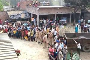 सीतापुर: युवक ने पत्नी और तीन बच्चों सहित मां की गोली मारकर की हत्या, खुद को भी उड़ाया, इलाके में पसरा सन्नाटा 