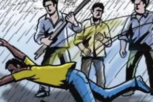 लखीमपुर खीरी: हाईटेंशन लाइन पर काम करने गए कर्मचारी को पीटा, भागकर बचाई जान