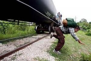 खटीमा: यात्रियों ने चलती ट्रेन से एक को फेंका