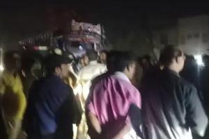 Fatehpur: तेज रफ्तार ट्रक ने बाइक सवार युवक को कुचला, मौत, गुस्साए ग्रामीणों ने ट्रक में लगाई आग