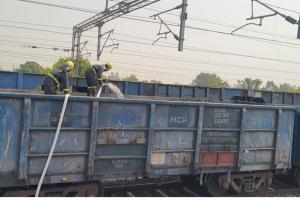 Kanpur Dehat: मालगाड़ी के वैगन से धुआं उठता देख स्टेश मास्टर ने रुकवाई ट्रेन...इतने घंटे तक डीएफसी के अप लाइन का यातायात बाधित