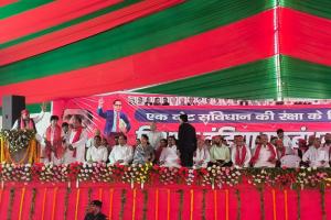 Kanpur: पूर्व CM अखिलेश यादव ने जनसभा में BJP को घेरा, बोले- भाजपा सरकार में ग्यारह पेपर लीक हुए, युवाओं को नौकरी नहीं मिली