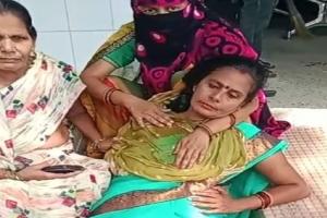 Kannauj: गांगेमऊ पीएचसी पर तड़पती रही महिला, नहीं मिला इलाज, डॉक्टर ने कहा- कुछ आशा कर रहीं फंसाने का प्रयास 