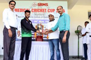 Bareilly News: मेडिकल क्रिकेट कप हुआ शुरू, एसआरएमएस मेडिकल कॉलेज और जीएमसी हल्द्वानी ने जीते उद्घाटन मैच