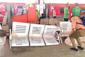 कानपुर सेंट्रल का हाल: टूटी कुर्सियां, सूखे वाटर कूलर, प्लेटफार्मों पर खुलेआम बिक रहा पान-मसाला, यात्री बेहाल