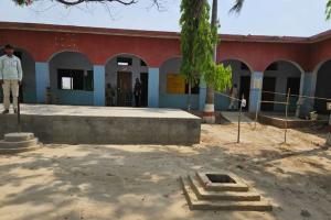 कासगंज: रामपुर में ग्रामीणों ने किया मतदान का बहिष्कार, पोलिंग बूथ पर पसरा सन्नाटा