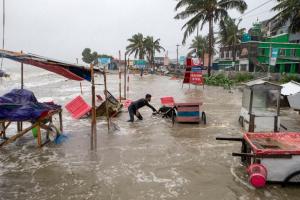 ‘रेमल’ भीषण चक्रवाती तूफान में तब्दील, आधी रात तक पश्चिम बंगाल के तट पर दस्तक देने के आसार