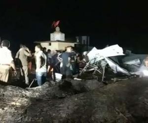 महाराष्ट्र : मंदिर में टीन शेड पर पुराना पेड़ गिरने से 7 लोगों की मौत, कई लोग घायल